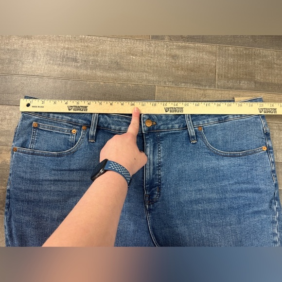 Madewell Mid-Rise Kick Out Jeans - Picture 7 of 10